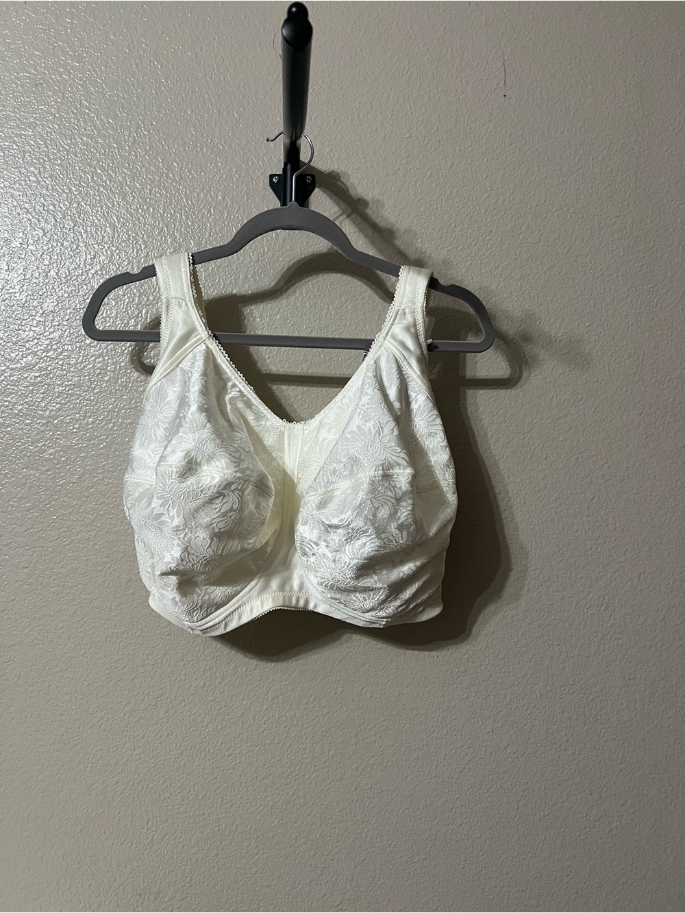 Aviana Comfort Seamless Support Bra - Ivory 2353-CL SZ. 34N NWT